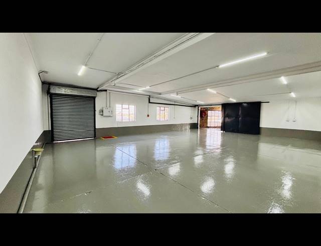 264M² WAREHOUSE TO LET IN FACTORIA